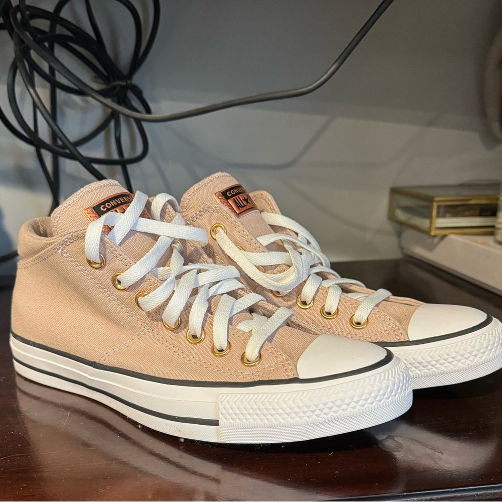 Women’s converse